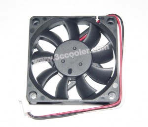 AVC 7015 7CM DA07015B12U FAR 12V 0.7A 3 Wires Cooler Fan