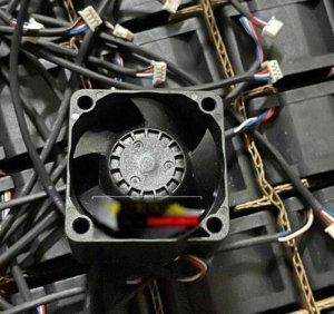Sunon 40MM 12V 10.8W PF40281BX-D230-S99 PWM 4 Wires 4 Pins Cooling Fan 40x28MM