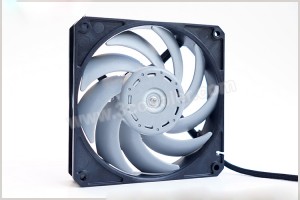 Servo GentleTyphoon 12cm D1225C12B6ZPA44 12V 0.13A GT2150 PWM Cooler Fan